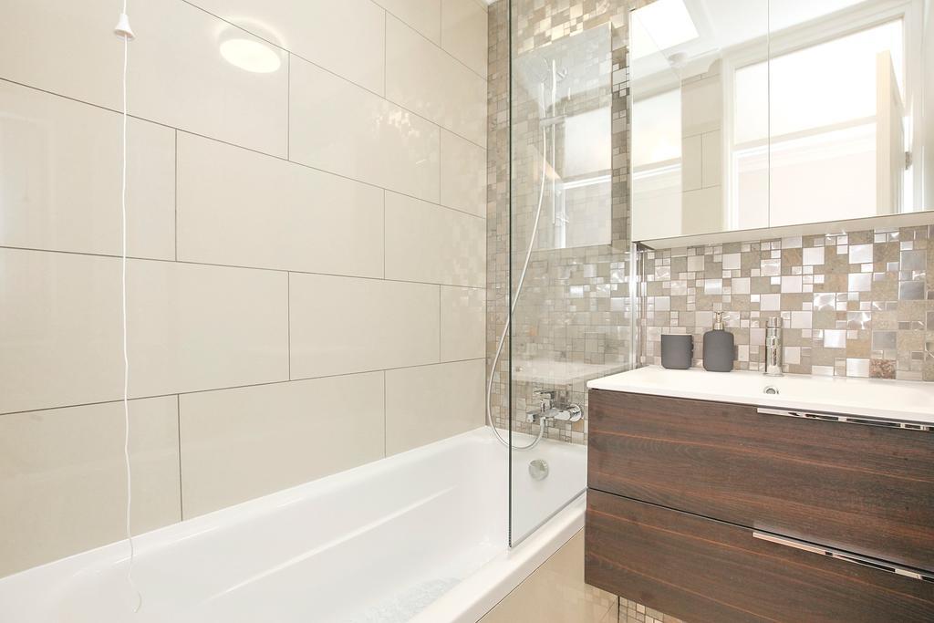 Sach'S 2 Bedrooms Apartment - No Lift London Exterior photo
