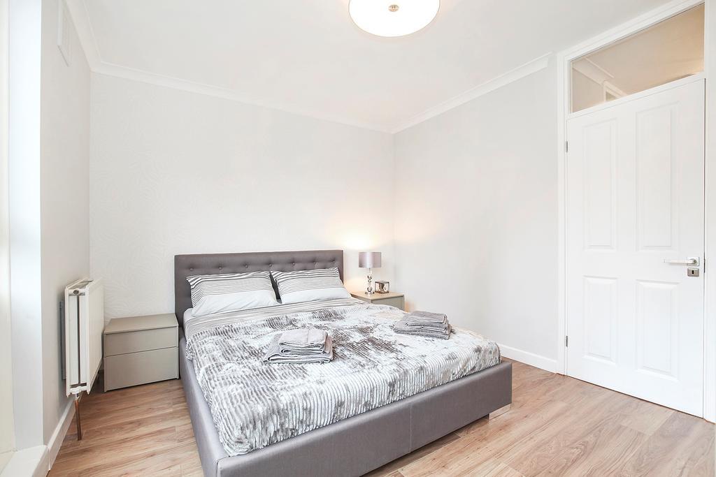 Sach'S 2 Bedrooms Apartment - No Lift London Exterior photo
